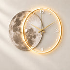 Grande horloge murale moderne avec LED — vue de trois quarts