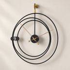 Horloge murale industrielle à cercles — 60 cm — vue de trois quarts