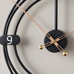 Horloge murale industrielle à cercles — 60 cm — vue rapprochée