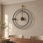 Horloge à cercles 60 cm — mise en situation en salle à manger