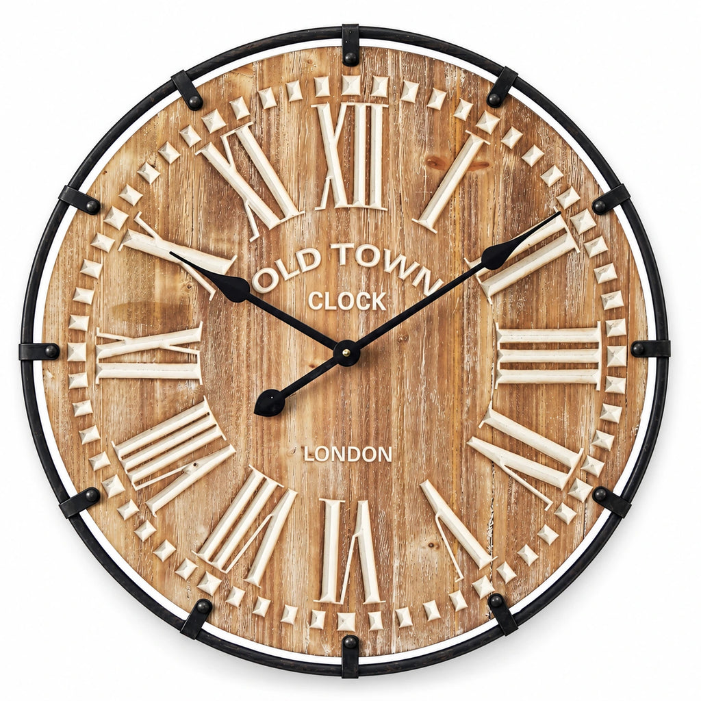 Horloge murale industrielle en bois et métal — vue studio