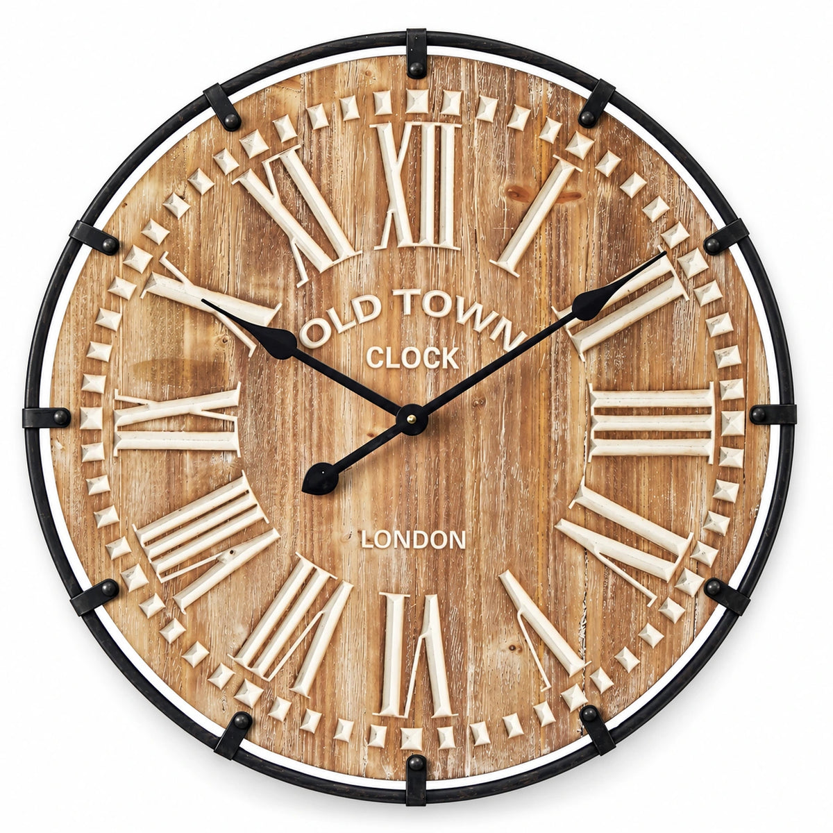 Horloge murale industrielle en bois et métal — vue studio