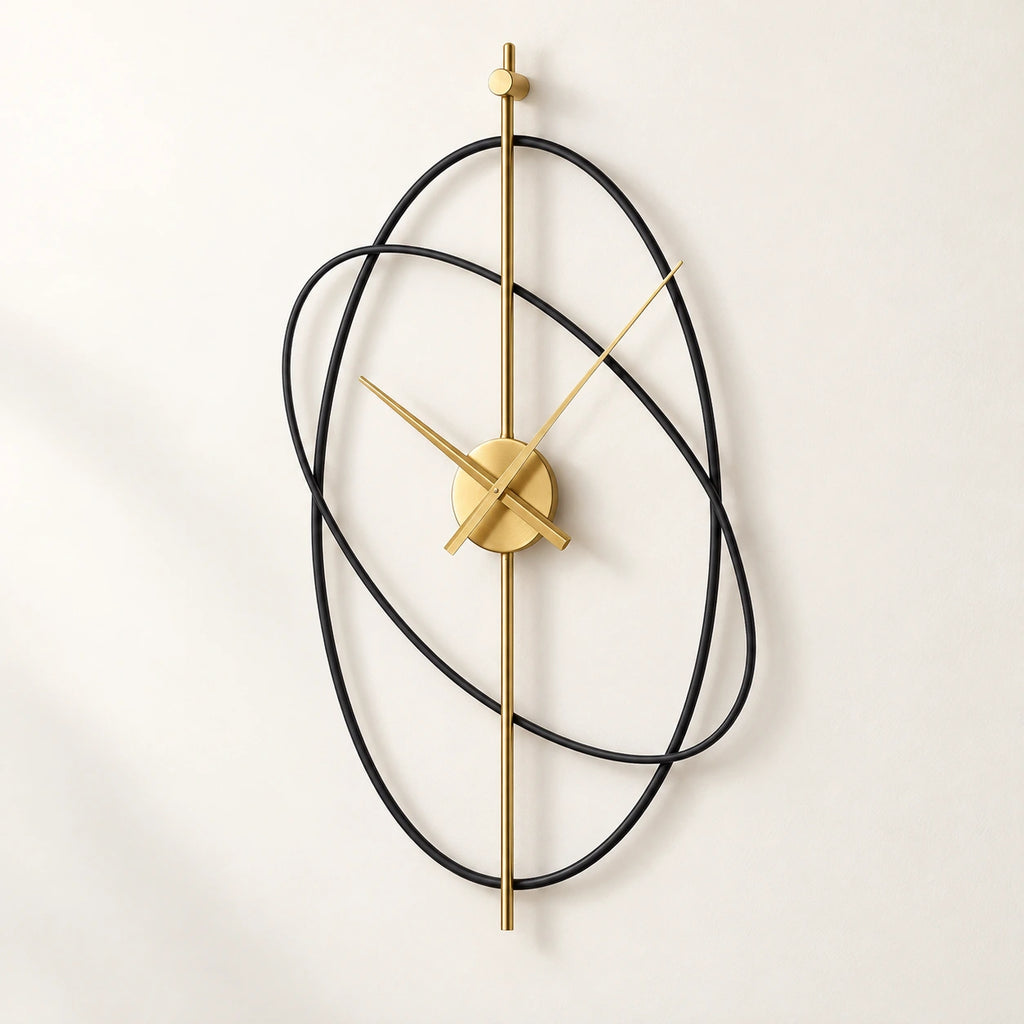 Horloge murale design à anneaux en métal — vue de trois quarts