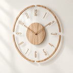 Horloge murale en bois minimaliste — vue de trois quarts