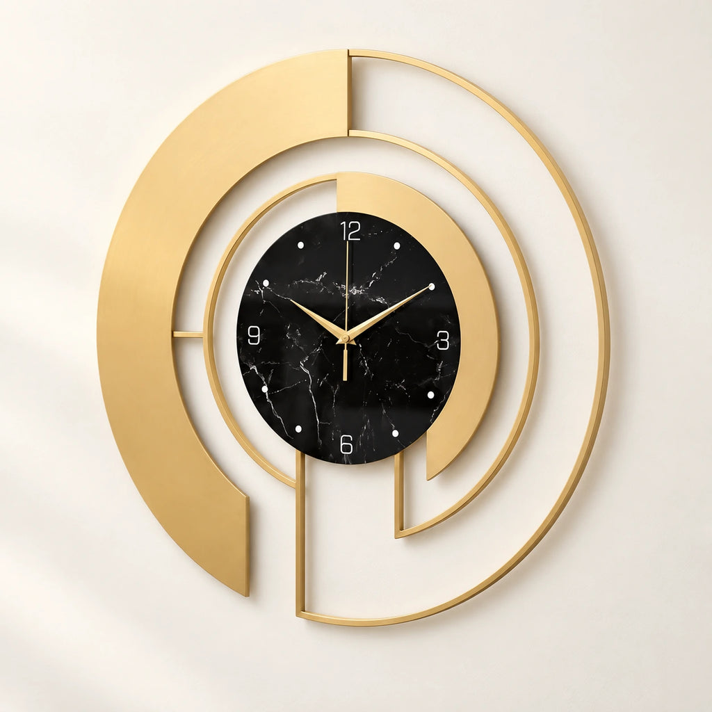 Horloge murale design en métal et acrylique — 45 cm — vue de trois quarts