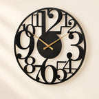Horloge murale circulaire en métal — 60 cm — vue de trois quarts