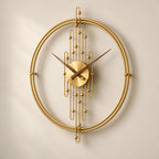 Horloge murale design dorée — 80 cm — vue de trois quarts