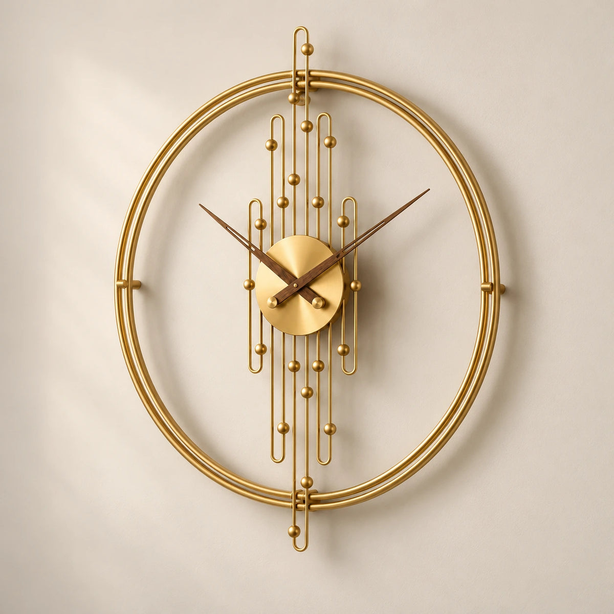 Horloge murale design dorée — 80 cm — vue de trois quarts