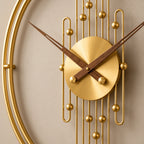Horloge murale design dorée — 80 cm — vue rapprochée