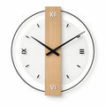 Horloge murale design en bois — vue studio