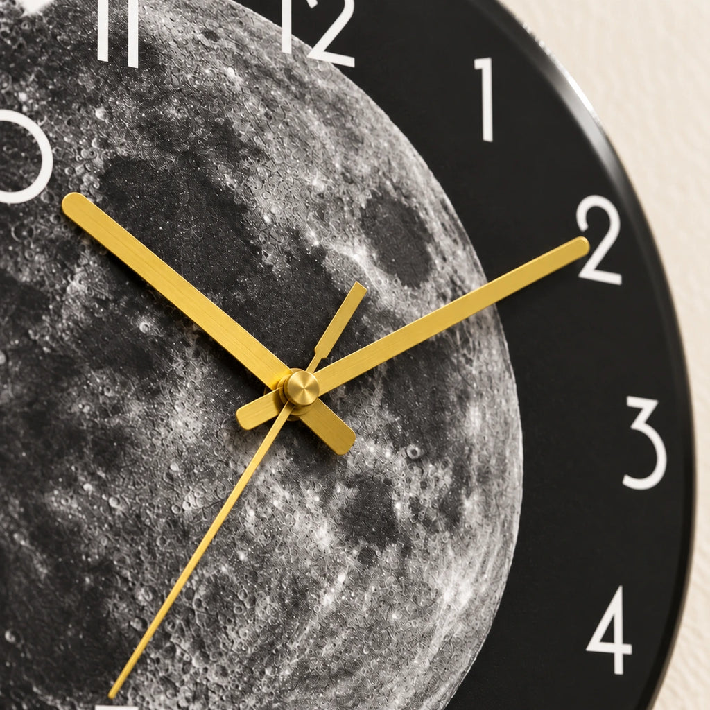 Horloge murale effet miroir lune — 40 cm — vue rapprochée