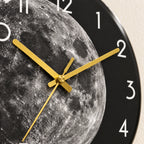 Horloge murale effet miroir lune — 40 cm — vue rapprochée