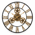 Horloge murale industrielle à engrenages métalliques — vue studio