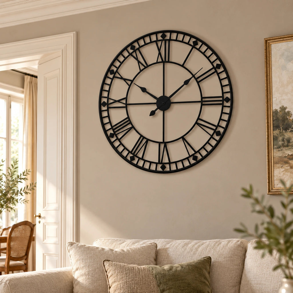 Horloge murale géante à chiffres romains — 80 cm — mise en situation