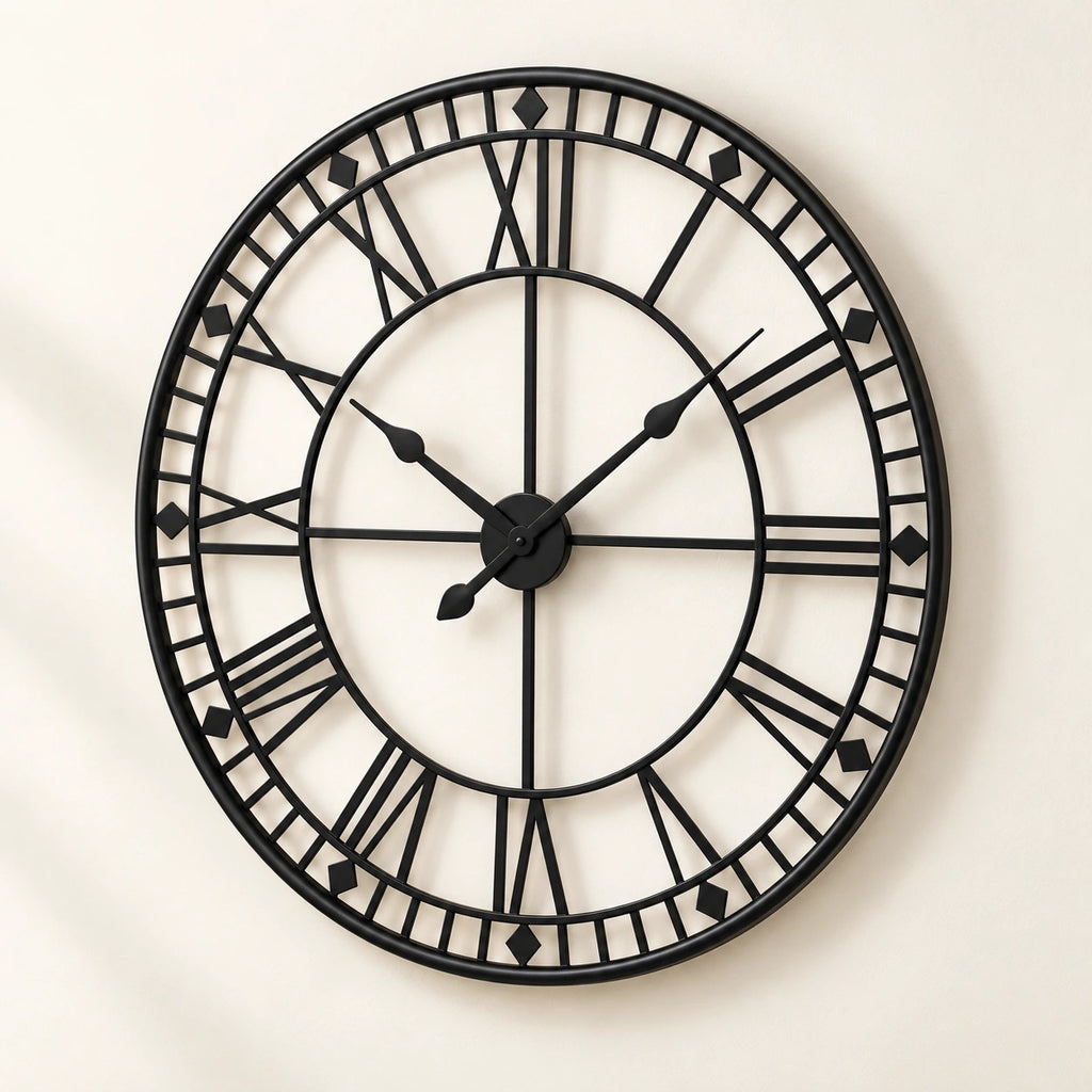 Horloge murale géante à chiffres romains — 80 cm — vue de trois quarts