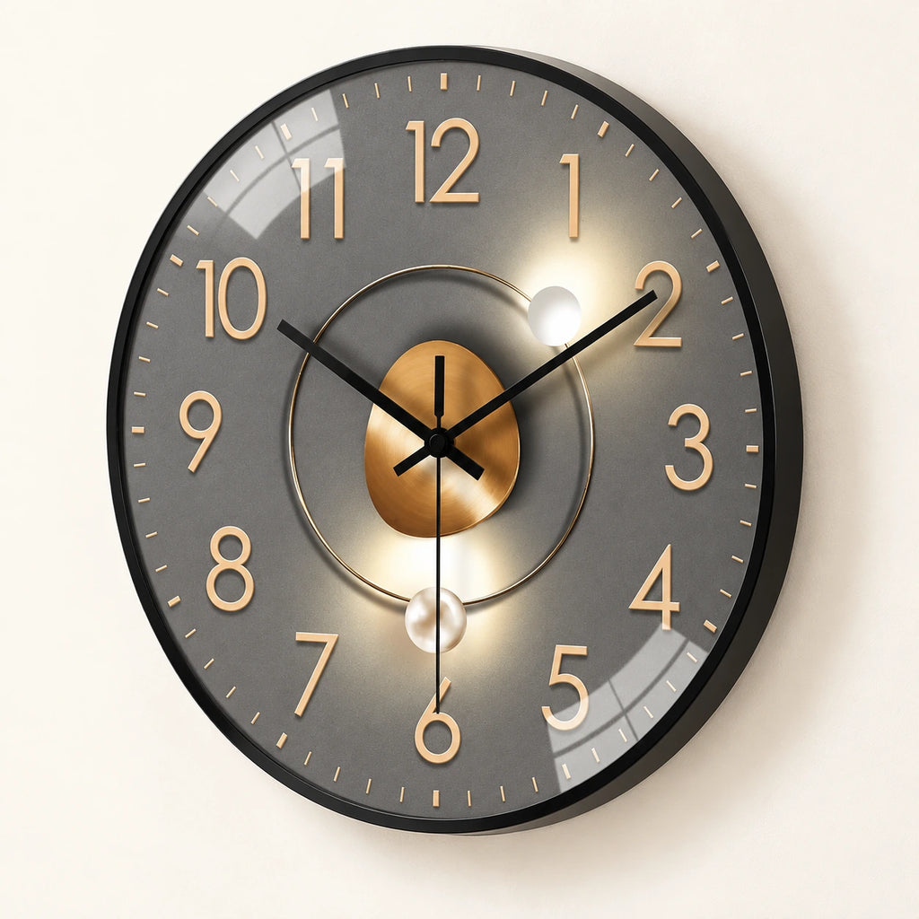 Horloge murale graphique en verre et plastique — vue de trois quarts