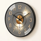 Horloge murale graphique en verre et plastique — vue de trois quarts