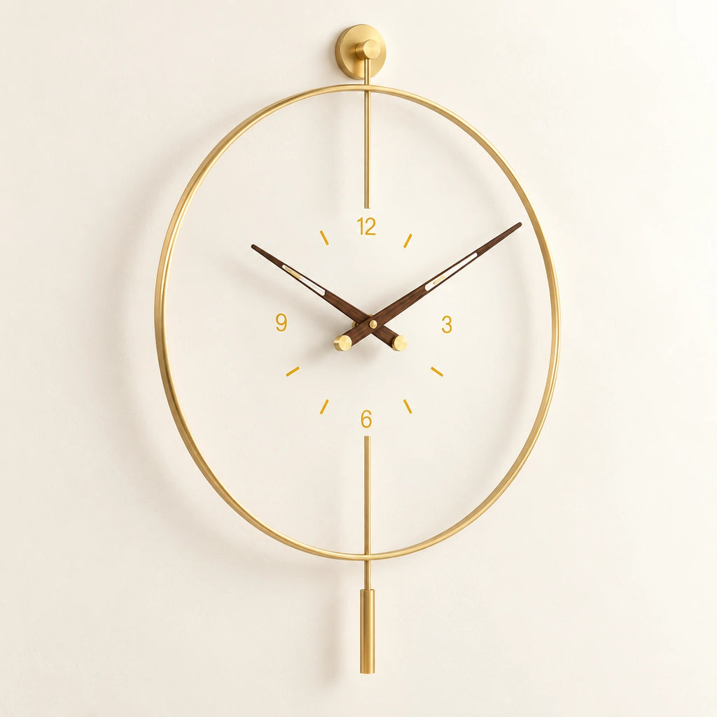 Horloge murale minimaliste avec pendule — 70 cm — vue de trois quarts