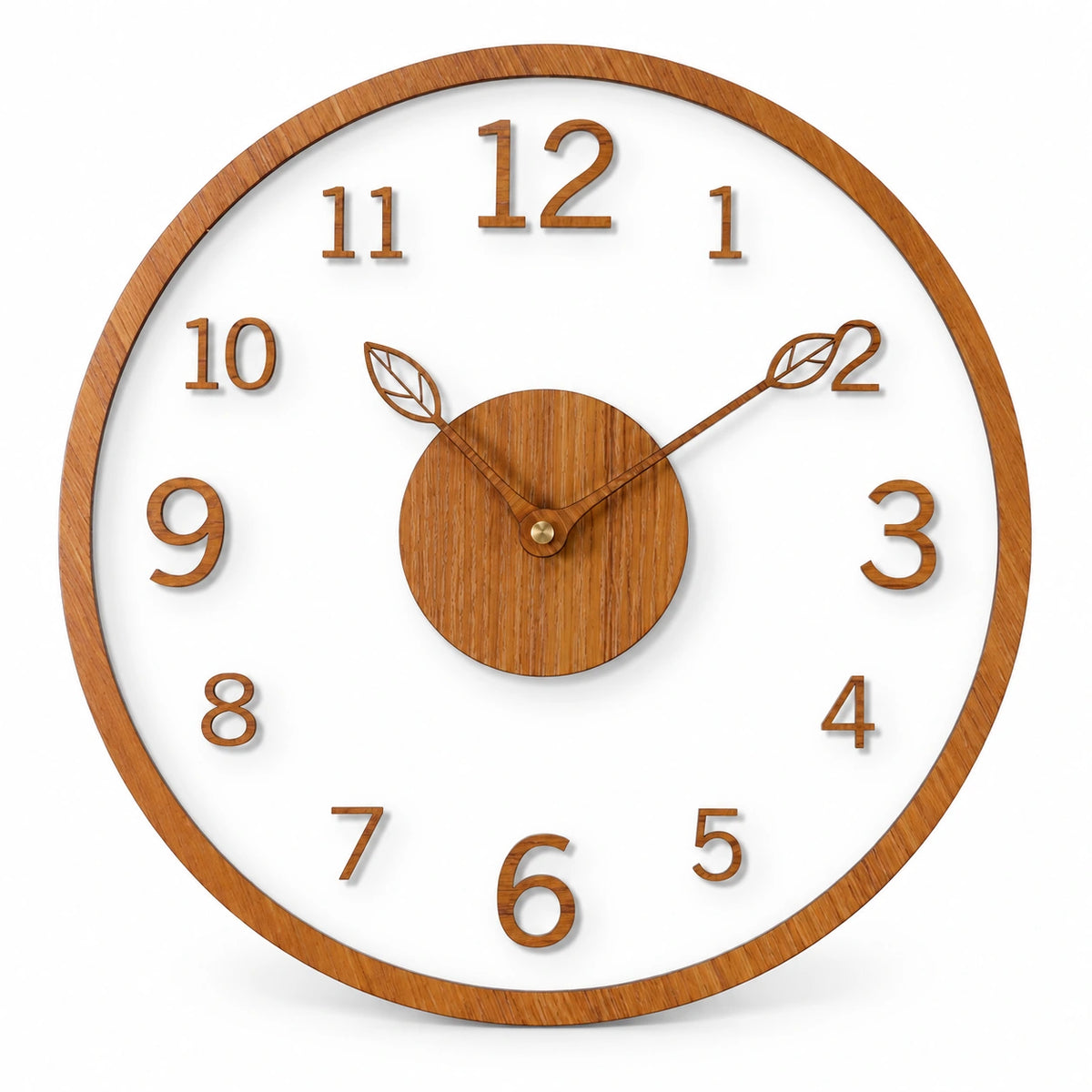 Horloge effet bois à aiguilles feuilles — vue studio