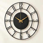 Horloge murale moderne en bois noir — vue de trois quarts