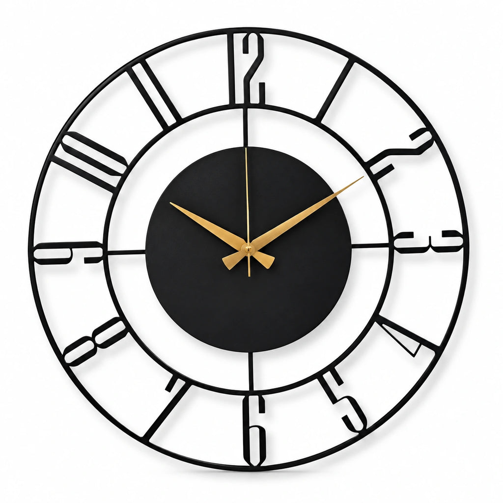 Horloge noire à aiguilles dorées — vue studio