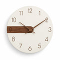 Horloge murale scandinave bois et blanc — 30 cm — vue studio