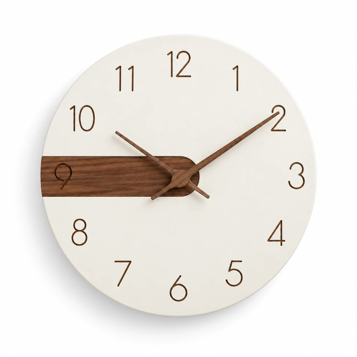 Horloge murale scandinave bois et blanc — 30 cm — vue studio