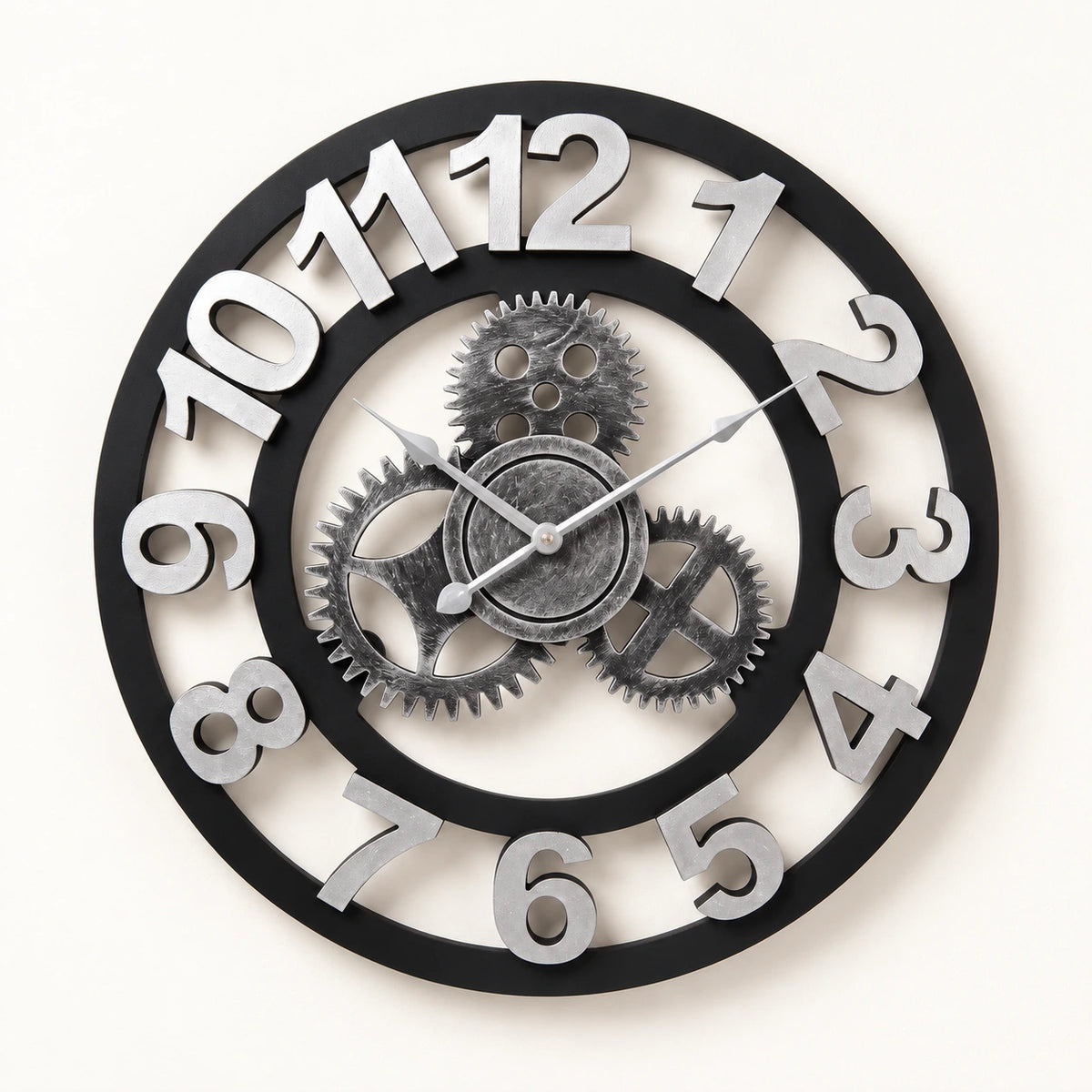 Horloge murale vintage à décor engrenages — Argent - chiffre classique — vue studio