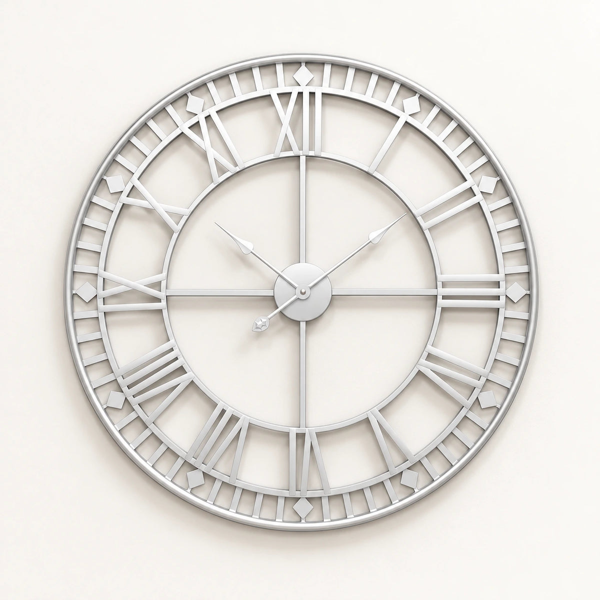 Horloge murale géante à chiffres romains — 80 cm — Argent — vue studio