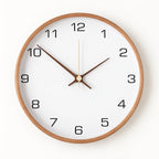Horloge murale nordique en bois — blanc — vue studio