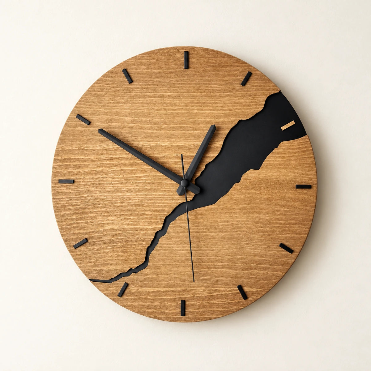 Horloge murale en bois et bambou — 30 cm — 3 — vue studio